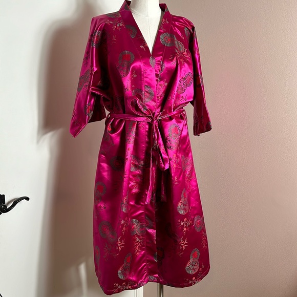 Kimono/ Geisha robe /Size S- M / FUCHSIA /Rayon Brocade - Picture 1 of 9
